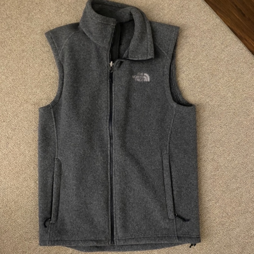 Men’s North Face fleece vest